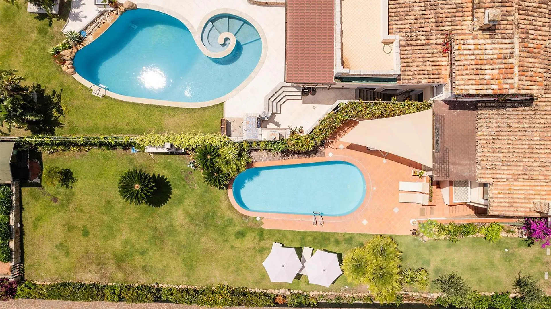 Oasi Colombina, Private Pool Vila Is Molas 0*,  Itália